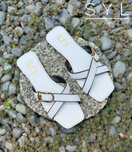 Load image into Gallery viewer, Daniella flats by SYL