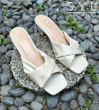 Load image into Gallery viewer, Emily 2.5 inches heels by SYL