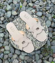 Load image into Gallery viewer, Arista flats by SYL