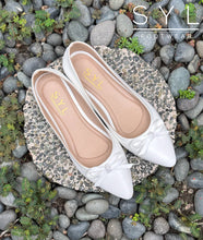 Load image into Gallery viewer, DUA shoes by SYL