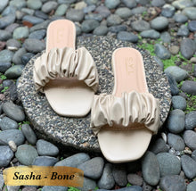Load image into Gallery viewer, Sasha flats by SYL