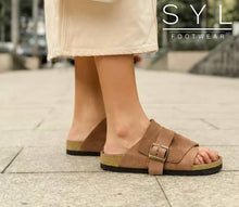 Load image into Gallery viewer, Bernette Women&#39;s footwear in cork by SYL
